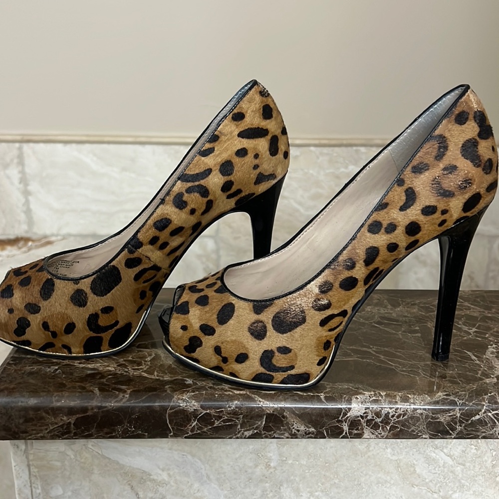 Guess Malloryann Women's Brown Multi Pony Hair Peep Toe Pumps Animal Print